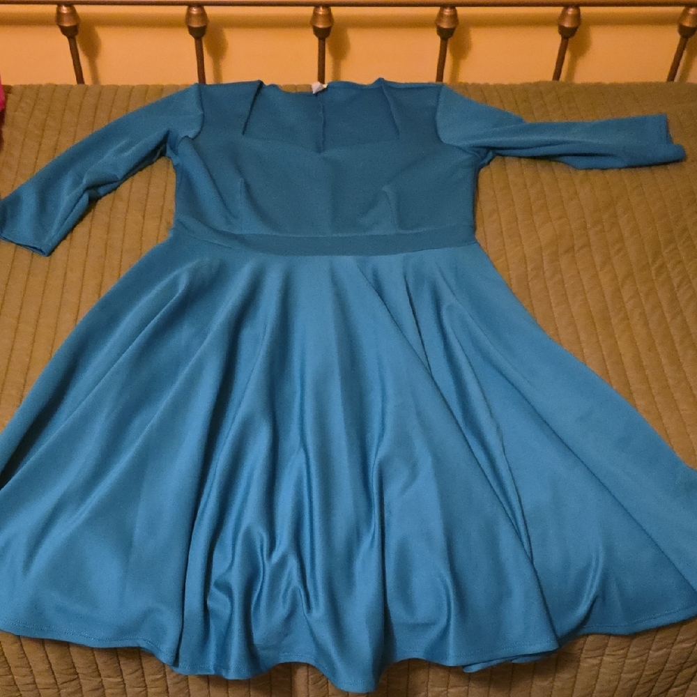 Flattering Elegant Turquoise Knee-Length Dress